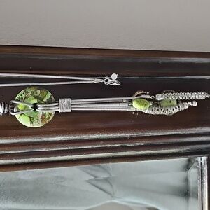 Elegant Green Stone Pendant Necklace